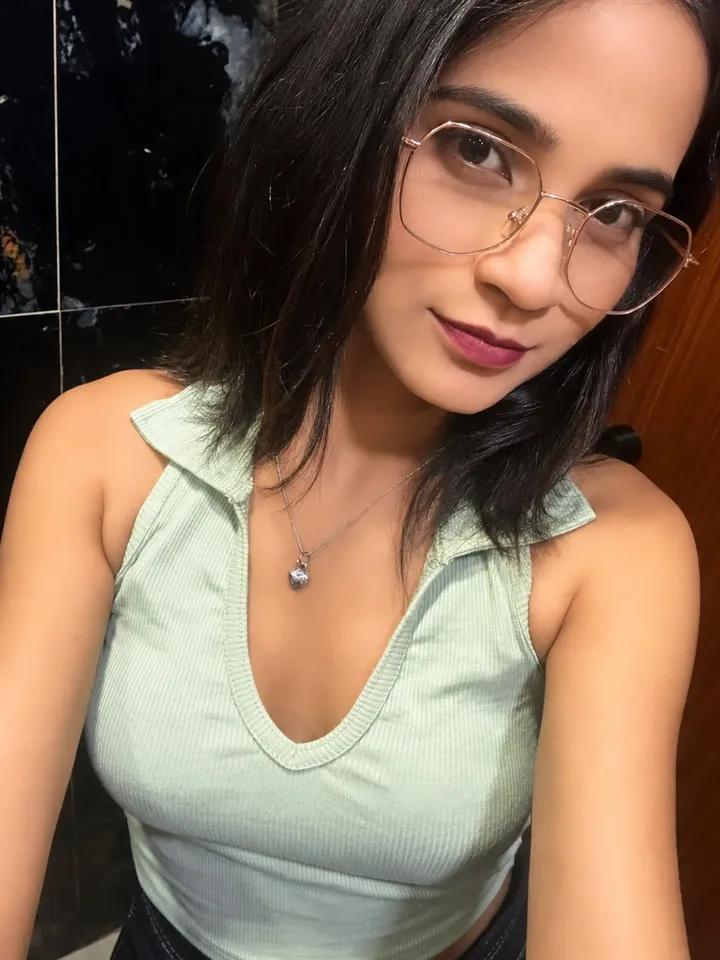 Call Girl in Surat, Gujarat - Home service available 24 hour All over vip star category Ho